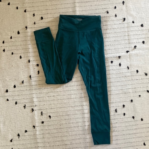 Aritzia the Constant leggings in green. Size xs - Picture 1 of 4